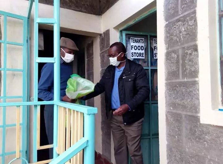Theuri_1's tweet photo. So this guy, Martin Munene who waived 2months rent for his tenants 
Has donated food to them
#Kenyans
#kenyatta
#COVID19TankScam https://t.co/4LardkTcIQ
Maina 
Bahati https://t.co/cnT7P8AYF1