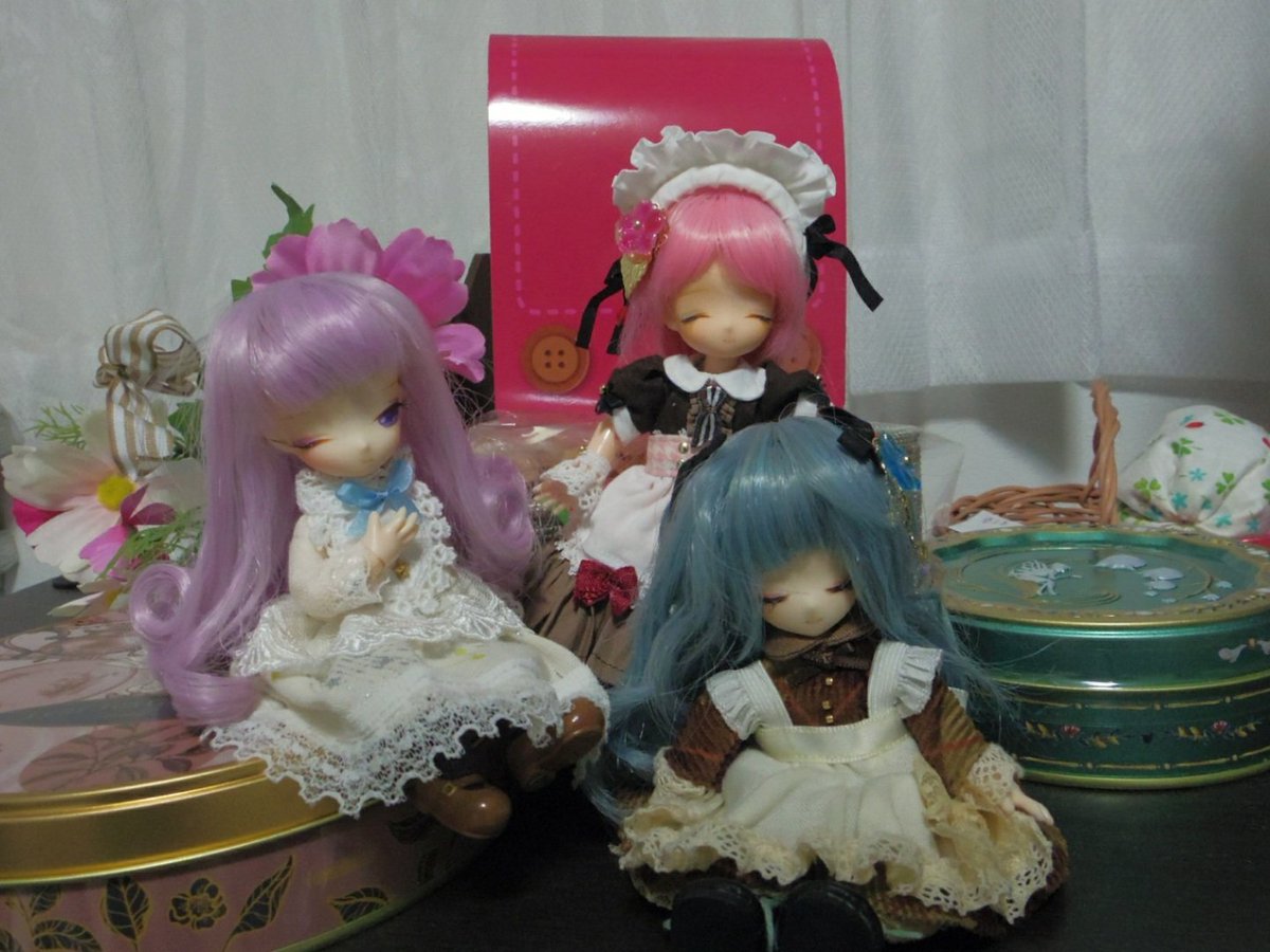shincan_ex4's tweet photo. 結構前に、友人から沢山のプレゼントを貰いまして。
lily'sと一緒においしくいただきました。
ありがとうございます。
#sleepinglily #めぇぷるりーふ #チョコとお菓子 https://t.co/M7clp3myiM