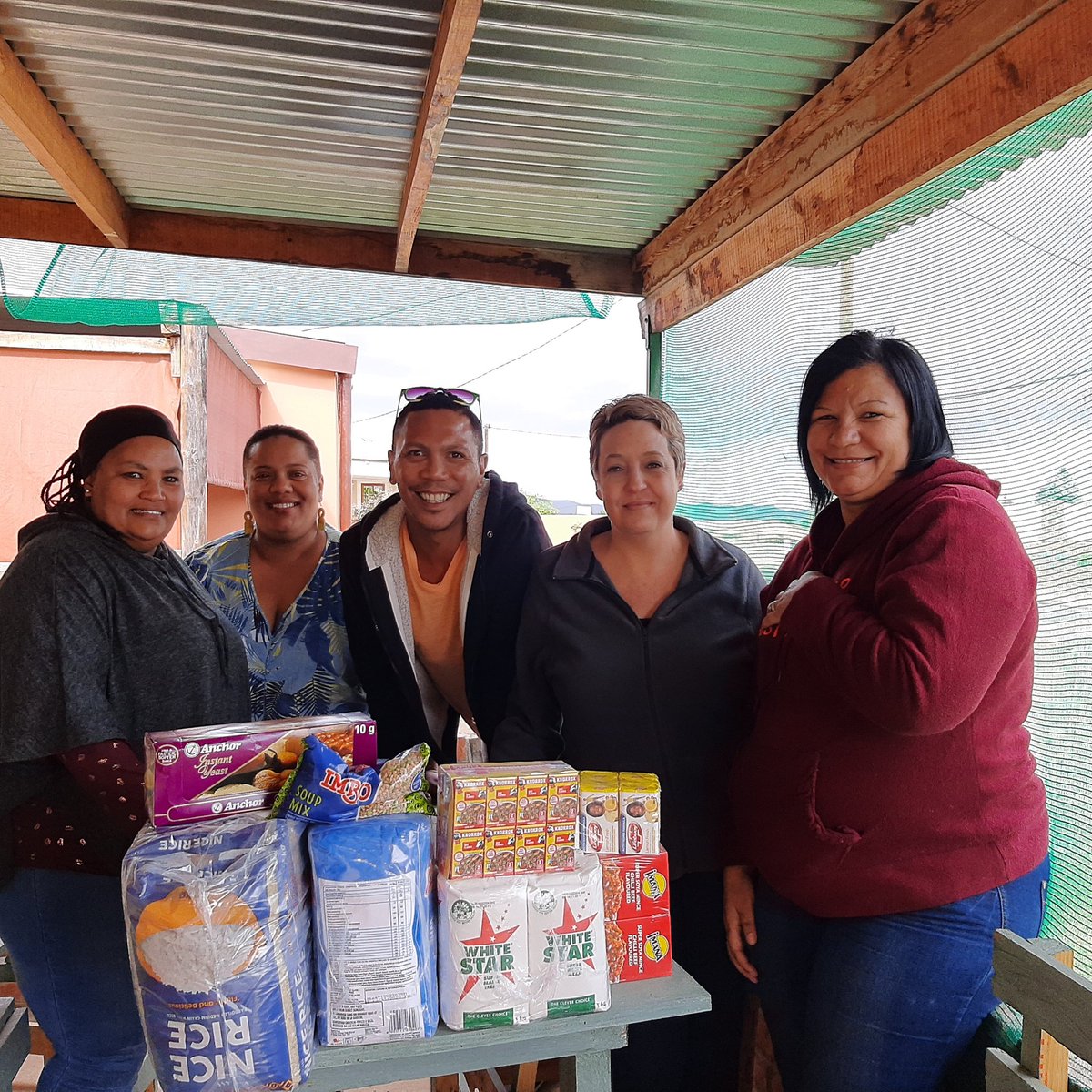 udleted's tweet image. We r 1/2 way there... 65 Hampers is the target... All donations delivered to Dept Of Health OUDTSHOORN CLINICS:
Hamper Needs:
2,5 Flour; 2,5 Maize Meal; 1x 2kg Rice; 1x 300g Soup Mix; 1kg Samp; 1x Small Soya Mince (box)
2x Yeast; 1x Handwash Soap; 2x Toilet Paper! 0796178511