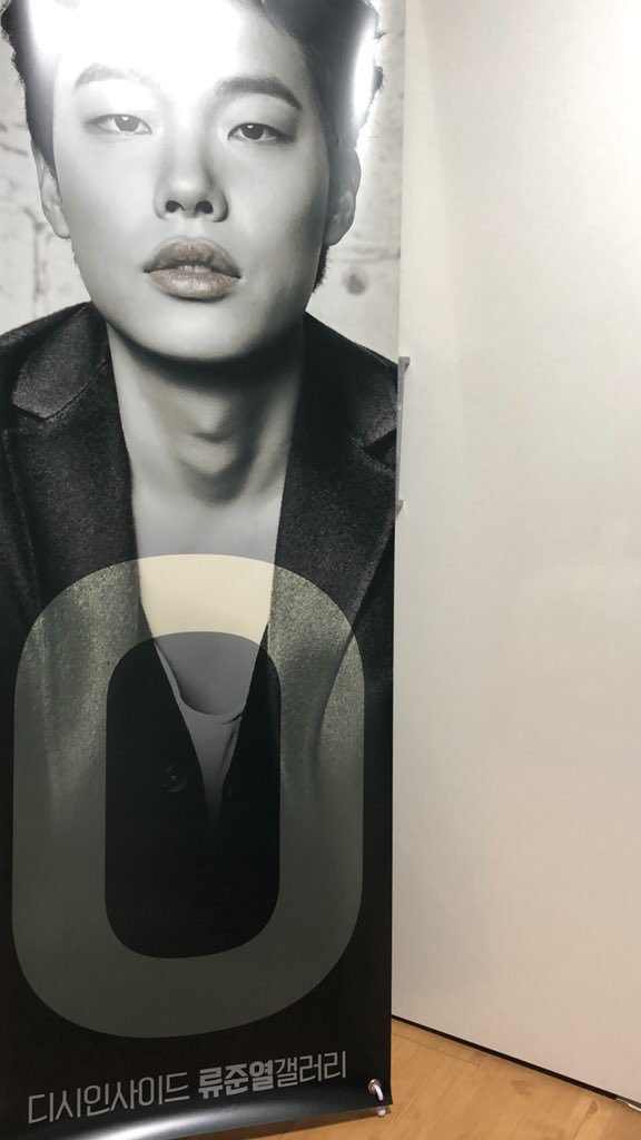 택포 3.0에 판매합니다 ~
#류준열굿즈 #류준열 #류준열배너 #류준열필모 #류배우 #류준열뱃지 #류준열명함 #류준열사원증