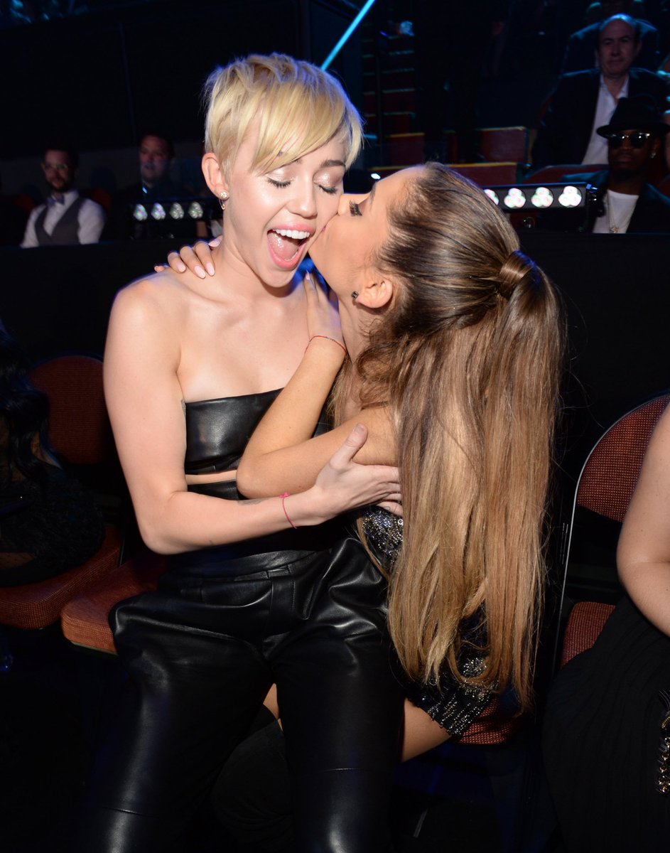 miley and ariana reunited at the 2014 vma’s and showed each other so much love the entire night 