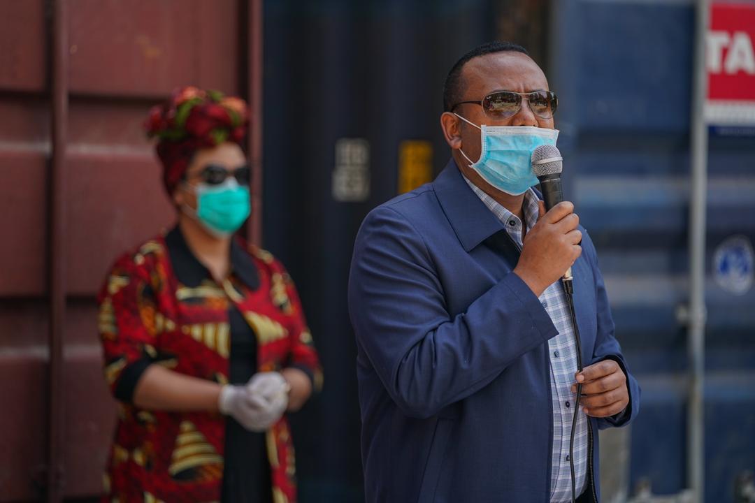 AbiyAhmedAli's tweet photo. የትንሳኤ በዓልን  ለሀገር  ባለውለታ ከሆኑት የጦር ጉዳተኞች ጋር በማክበሬ  ተደስቻለሁ። የካቢኔ አባላትም በአሉን በማስመልከት ለማእከሉ የጦር አካል ጉዳተኞች የበግ ስጦታ አበርክተዋል፡፡ለውድ አገራችን መስዓዋትነት መክፈል ልዩ ክብር ያሰጣል ፡፡ https://t.co/wb1t0L8w9n