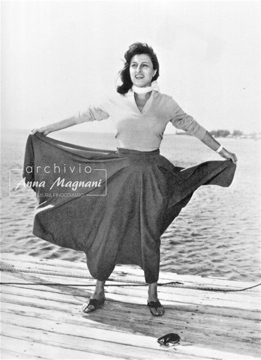 «Non esiste spiegazione per il fenomeno #Magnani.O meglio, l'unica spiegazione accettabile sta nel fatto che non è un'attrice nel senso normale della parola.È qualcosa di più e di meno;un'istintiva che ha raggiunto un mirabile equilibrio tra vita e finzione, quasi un capolavoro».