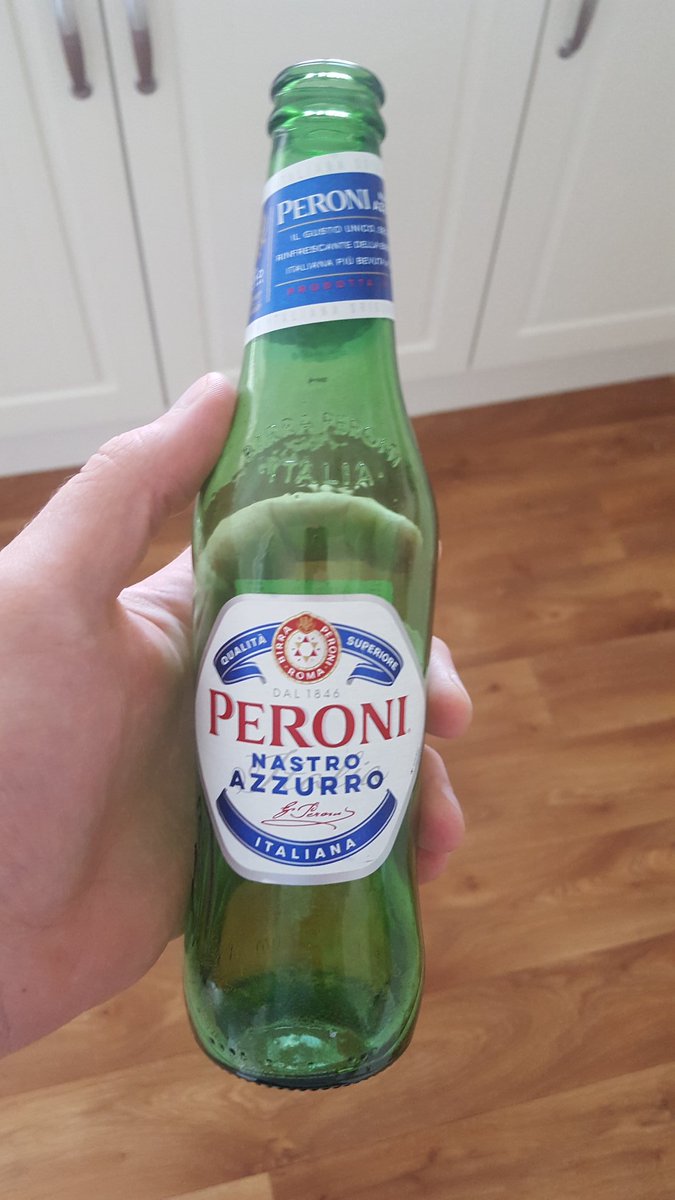 Fulwellend1's tweet photo. @ChiltonLodgeFC @MA10ARM @Bowesie8 @cnoble19 @PhilipHodgson3 @BenBjhodg @leewrighty7 @tankengine1980 @Smeaghall @davo_ian @BadeshaJason aye really hydrated thanks to these bad boys https://t.co/sDNqq8iHGK