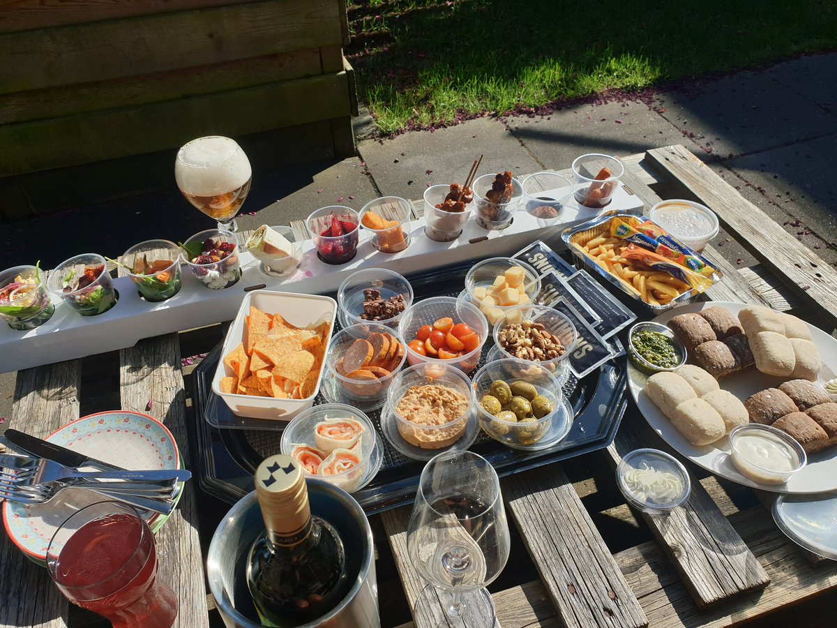 Borreltijd! Van <a href="/StadscafeSimons/">Stadscafé Simons</a> <a href="/kooplokaaldtc/">Kooplokaal Doetinchem</a> !