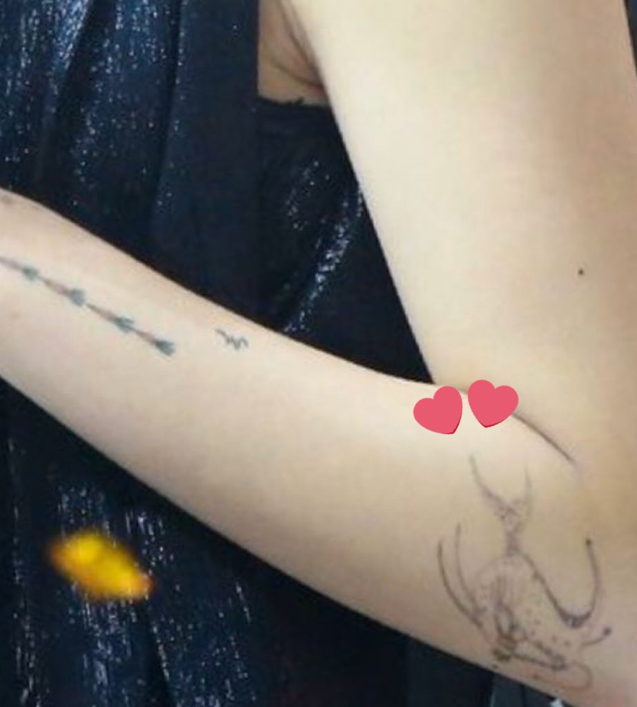The self designed Fish tattoo by Chaeyoung 