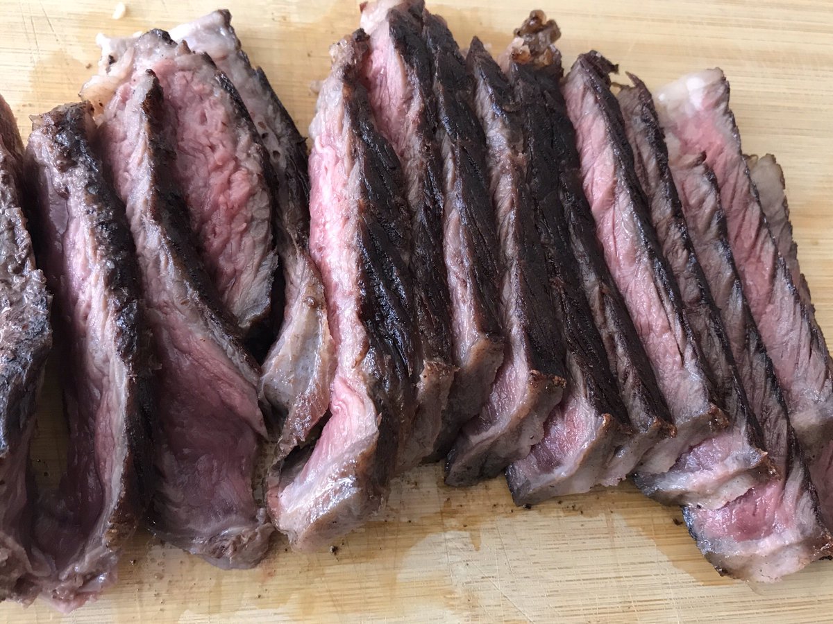 No ha quedado mala tarde... y contento con haber conseguido por fin el rodaballo a la brasa bien jugoso, nada seco, aún queda para competir con los asadores de Guetaria pero vale para un aficionado. No se pueden perder las buenas costumbres #YoMeQuedoEnCasa