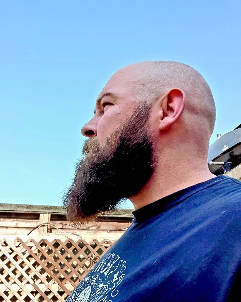 tbbclub's tweet photo. #SundaySidebeard with Mikey Turner of Ventnor, #IOW #beards #sidebeard #brownbeard #BeardTweet New to #TBBClub #baldy #baldy
Mikey:"I started growing my beard 10 years ago. I've never been a fan of shaving; being a baldy, facial hair is a substitute for no hair upon my noggin'!" https://t.co/D52g4kg5Gz