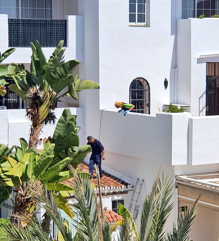 RocioPM81's tweet photo. The nicest thing about #teamwork is that there is always someone by your side like @BerzosaSergio & Joaquin, our Head of Maintenance, working together in #PuebloQuinta terraces & roofs deep cleaning to be perfect to welcome our #DiamondResorts members & guests back!!! #EUDPOINTS https://t.co/8bUbO4D7fo