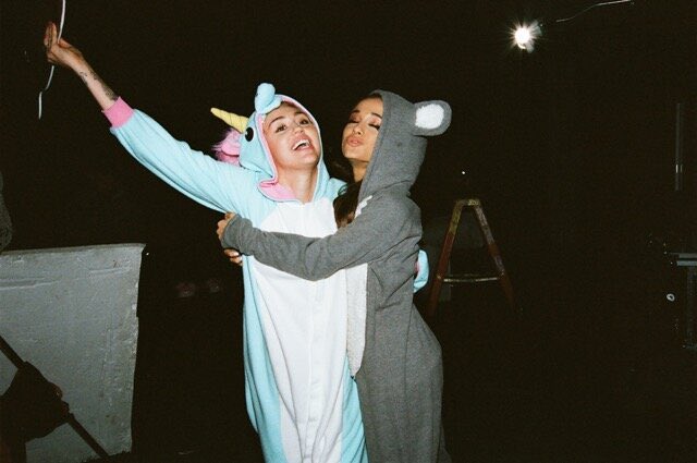 in 2015, miley officially launched the happy hippie foundation, and to publicize the launch, miley did a new set of backyard sessions. miley asked ariana to be apart of the backyard sessions, and they sang a cover of “don’t dream it’s over” together.