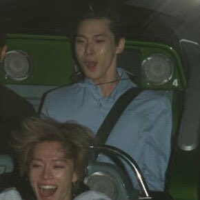 นักศึกษาต่อแถวม้าหมุนไปนะครับ เดี๋ยวอาจารย์มา แป๊ปนึง