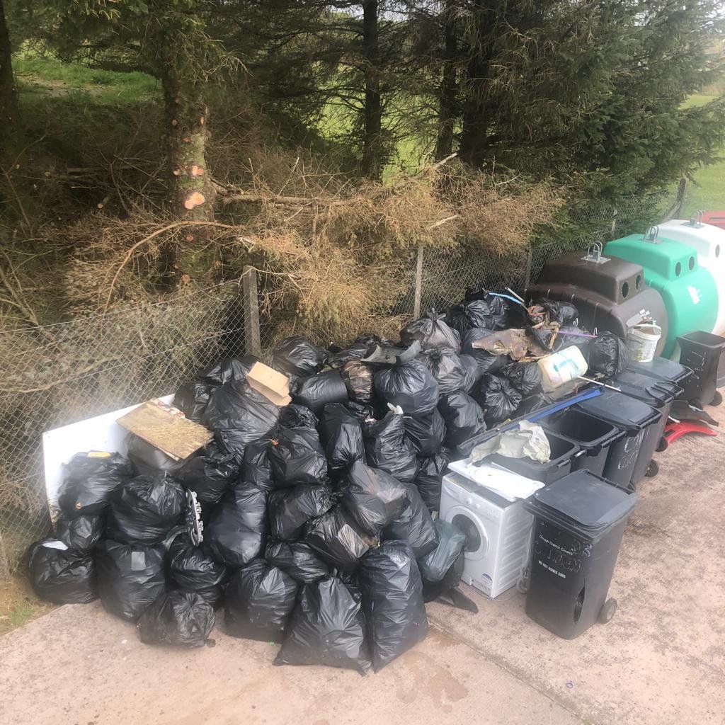 McAleer_1's tweet photo. 250+ bags of rubbish collected by club members and volunteers today, absolutely outstanding from all involved @greencastleGAA
For those tempted to do so, please don't dump your rubbish in our countryside, on our roadsides or our streets.
#KeepIrelandClean
#KeepIrelandBeautiful https://t.co/TM2l9xIafK