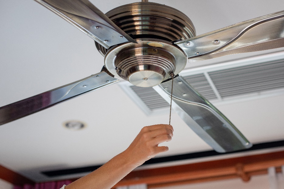770CoolAir's tweet photo. Switching direction of the fan can help control up and down draft to keep your home cool. https://t.co/hlYgh9AVAZ