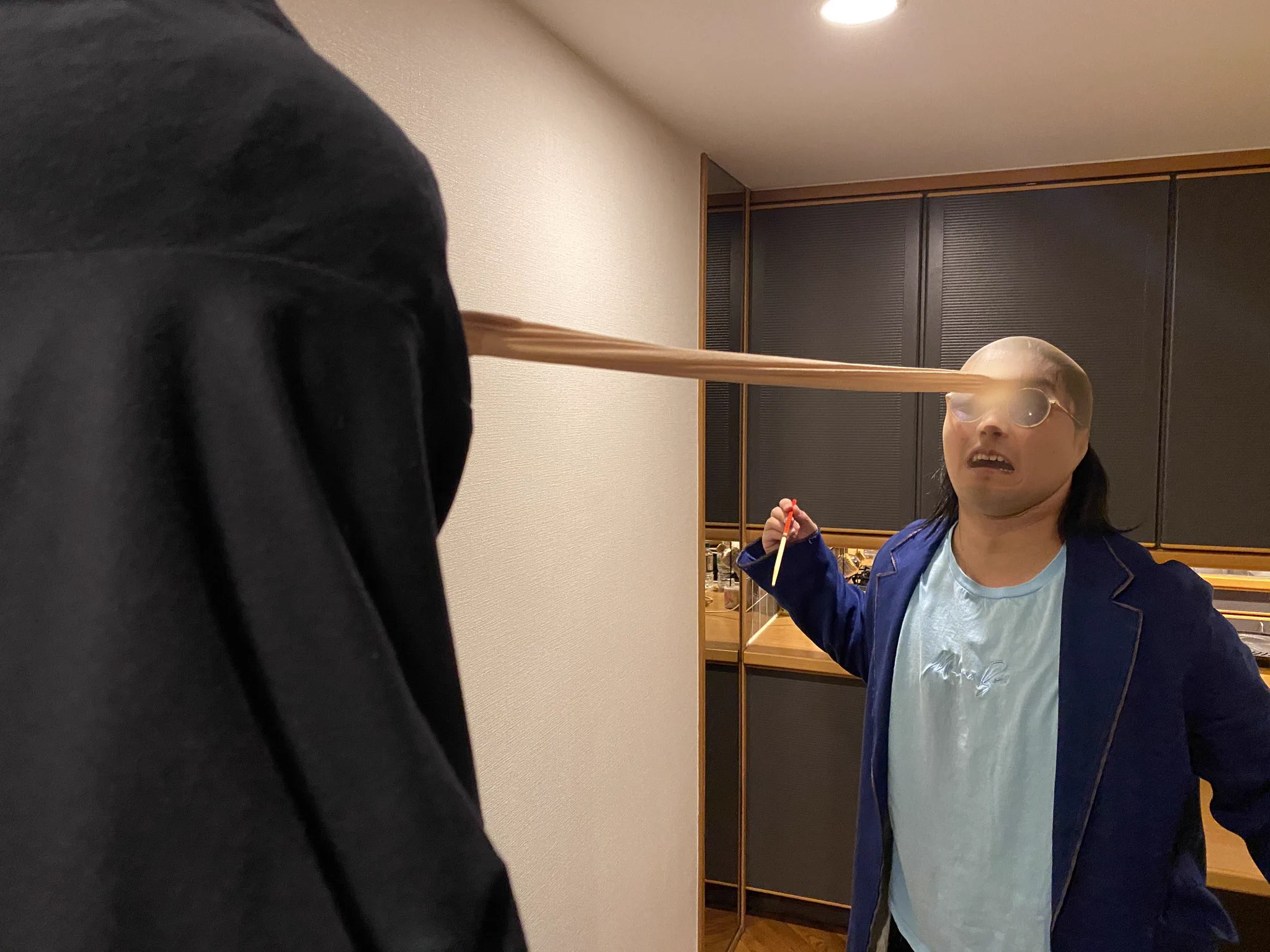 水溜りボンドのトミーさんがおうちでコスプレ！？「ディメンターに襲われるハリーポッター」をご覧ください