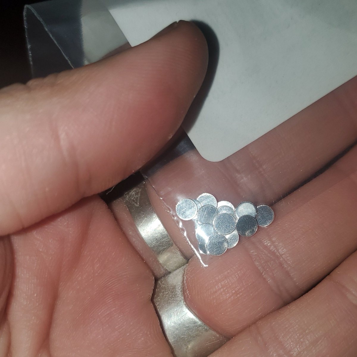 LilacHarlequin's tweet image. When I was ordering these I thought they'd be bigger because I suck at the metric system.
#icantmath #sotinyandcute #4mm #silverdisc #lilacharlequinstudio #makearteveryday #etsy #artforsale #jewelryforsale #handmade #Coloradoartist #elementalart #inspiredbynature