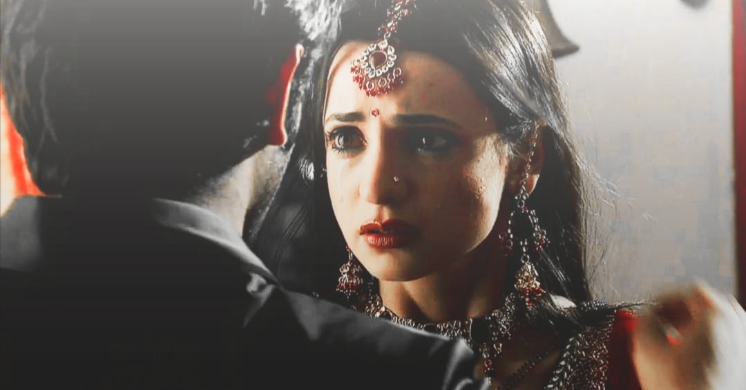 A: "Ye sab cheeze tumhare liye bht maayne rakhti hai na.... To ye rha mangalsutra aur ye rha sindoor"The thing which I hated the most was Arnav just locked himself in his room and everyone questioned only Khushi for this  #BarunSobti  #SanayaIrani  #IPKKND  #Arshi