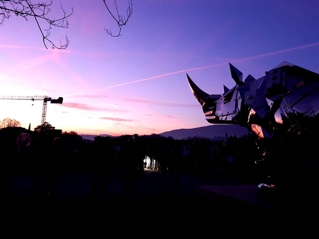 In questa quarta edizione di #ArTyouReady promossa dal @_MiBACT e dedicata al #paesaggioitaliano non potevamo non condividere con voi la nostra vista preferita dal belvedere di Palazzo Sturm con il #KingKongRhino di Li-Jen Shih. 

📸: @robertamichelini