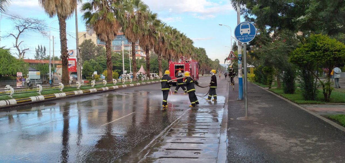 Lelise_Neme's tweet photo. #ETHIOPIA
#IPDC
#HAWASA_IP
Excellent work by #Hawasa_IP_Team 👏disinfecting the Hawasa city streets yesterday morning. @AbiyAhmedAli @lia_tadesse @AbebeAbebayehu @dereje_dugumaMD @FitsumKetemaHIP https://t.co/OK51cIoJIt