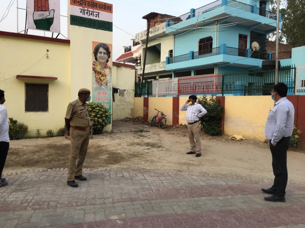 #अमेठी में कोरोना पर राजनीति दुर्भाग्यपूर्ण। 

गौरीगंज जिला #कांग्रेस कार्यालय में बिना कारण व बिना वारंट प्रशासन छापा डालने पहुँचा।

शायद श्री #राहुल_गांधी व कांग्रेस कार्यकर्ताओं द्वारा अमेठी की जनता को दी जा रही मदद योगी सरकार को हज़म नही हुई।

राजनीति छोड़ें, मिल कर मदद करें