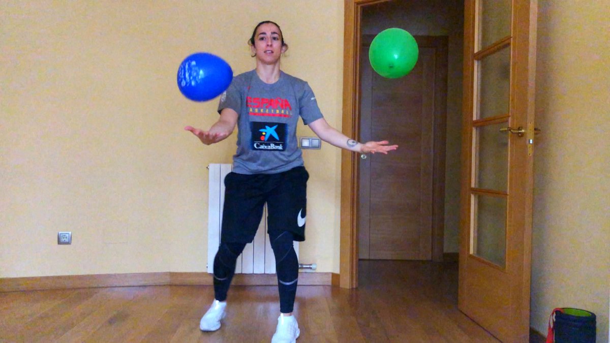 BaloncestoESP's tweet photo. MAÑANA arranca en @Clan_tve "Nos movemos", un programa en el que @rickyrubio9, @sdominguez6, @rudy5fernandez, @Martaxargay y muchos más jugador@s ENSEÑARÁN a los más pequeños EJERCICIOS 🤸 para hacer en 🏠

📝 MÁS INFO ⬇
https://t.co/8obEjs12Kb

#SomosEquipo https://t.co/6L2nHyO5oQ