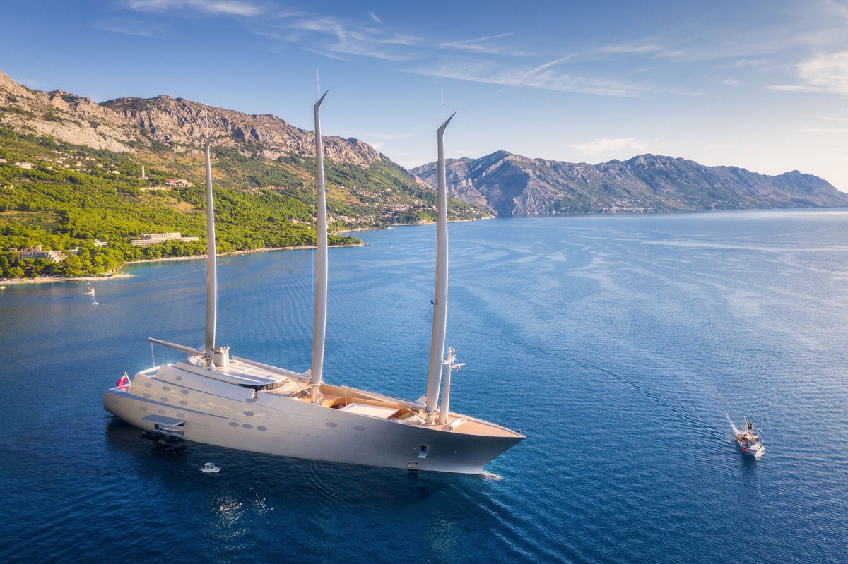 SelectYachts's tweet image. Let&apos;s play a game name that yacht! Bonus points for anyone that can give us the size and owner.