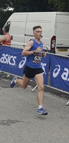 COSalisburyARC's tweet photo. @FHM_10K_5K Love seeing a #cosarc vest out &amp; about in #Frome https://t.co/spPQVtIydP