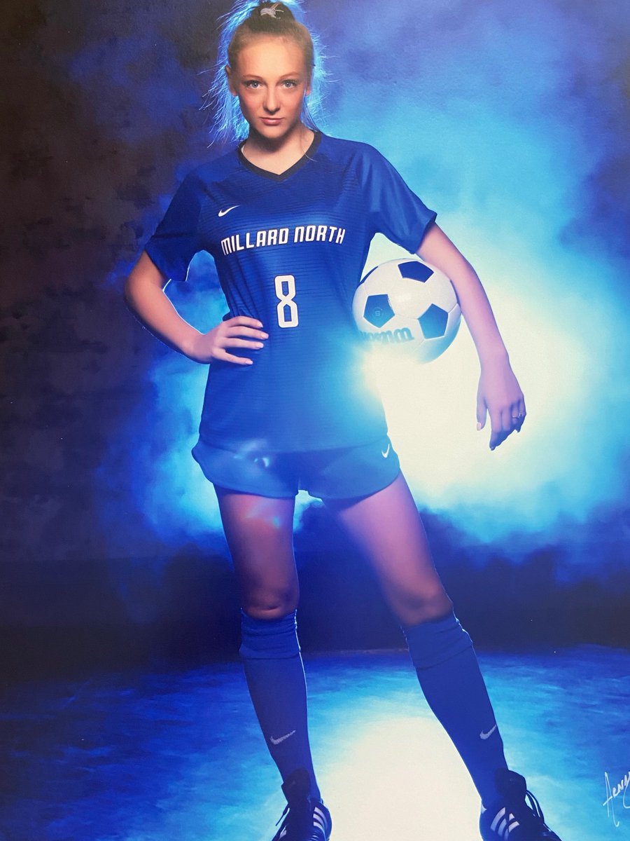 ❕Senior Player Profile❕
Morgan McIlnay, # 8
Senior Centerback
Fav pump-up song: "Do My Thang"
Fav team: BU Women's Soccer
Fun fact: She's ambidextrous!
Favorite soccer memory: Winning state in 2018
Mo is committed to Bellevue University to play soccer and study psychology!