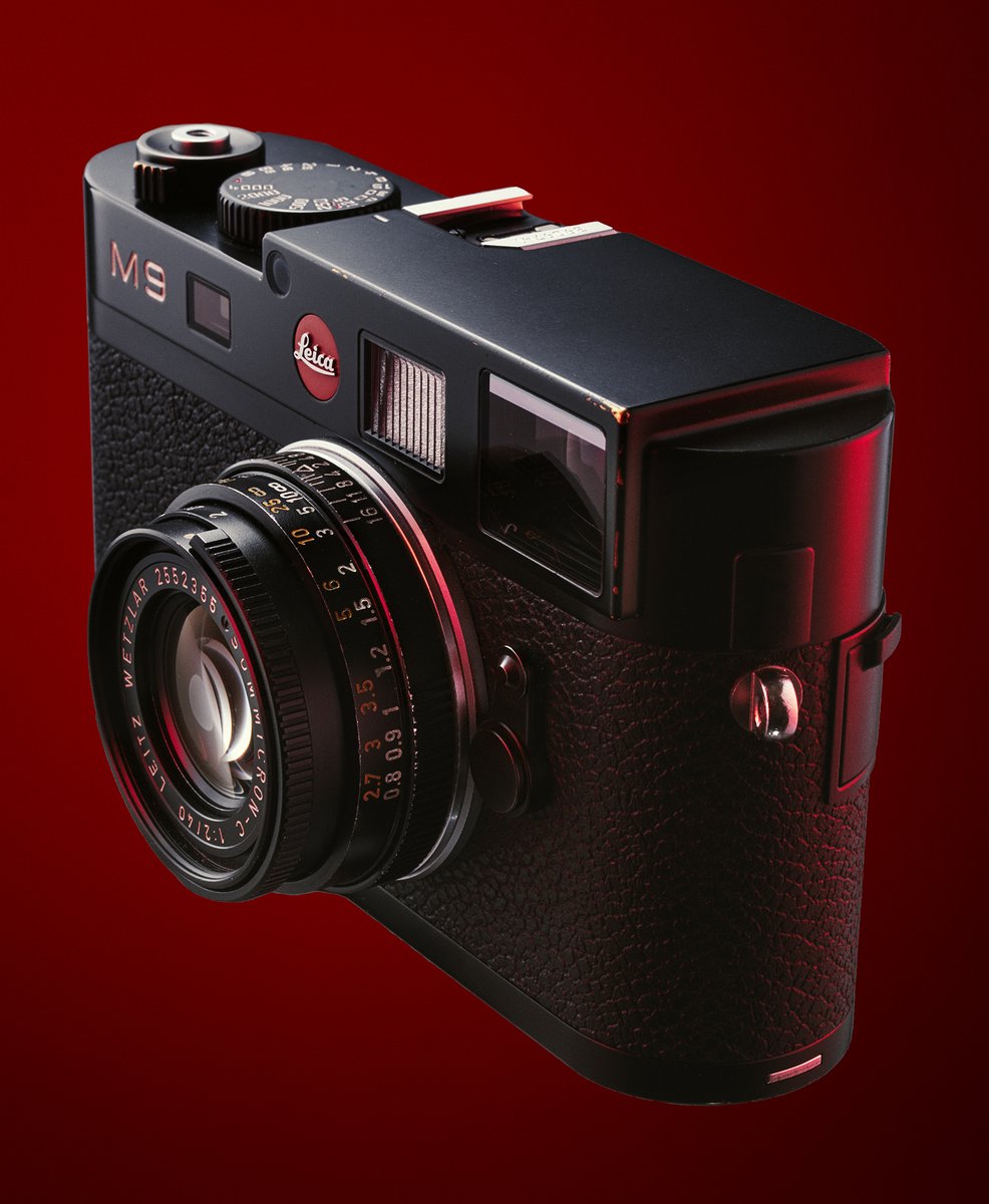 藤城 貴則 カメラマン 物撮り１０日目 Leica M９ 憧れてて趣味的に買ったやつ なんか知らんけどやっぱかっこいいカメラだと思う 使い込んできてて汚い 段々ブツ撮りの感が戻ってきている気がしなくもない