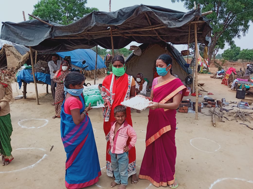WCDTelangana's tweet photo. Thousands of Pregnant women, Lactating mothers &amp; Children below 18 years of age belonging to Migrant families from Maharashtra, Odisha, Bihar were provided with Dry ration, Milk, Eggs, Balamrutham &amp; other essentials for  in Siddipet district. @MinistryWCD @smritiirani @trsharish https://t.co/UkFI4E00qR