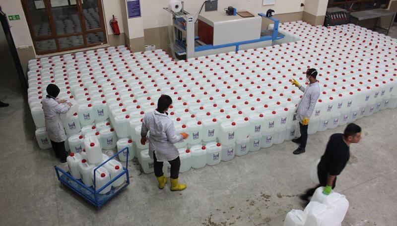 Mesleki ve Teknik Eğitim, “Ehil İşgücü”, “Aranan Eleman”demektir. 

Bu zor dönemde “Aranan Okullar” olan Meslek Liselerimiz,ülkemizi bu savaşta yalnız bırakmadılar 👏🏻

Erzurum’da günde 
20 bin maske😷 
20 ton dezenfektan🧴üretiliyor. 

@MeslegimHayatim 
#karagündostumeslekieğitim