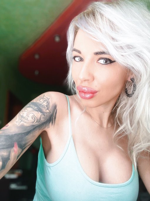 Hey I'm online now @ https://t.co/Q8ALrmLoVY  https://t.co/jTB2nNud15  @thesexpedition  @MiVida_Secreta<a href="/tag/discounts"class="tags"><span>#discounts</span></a>