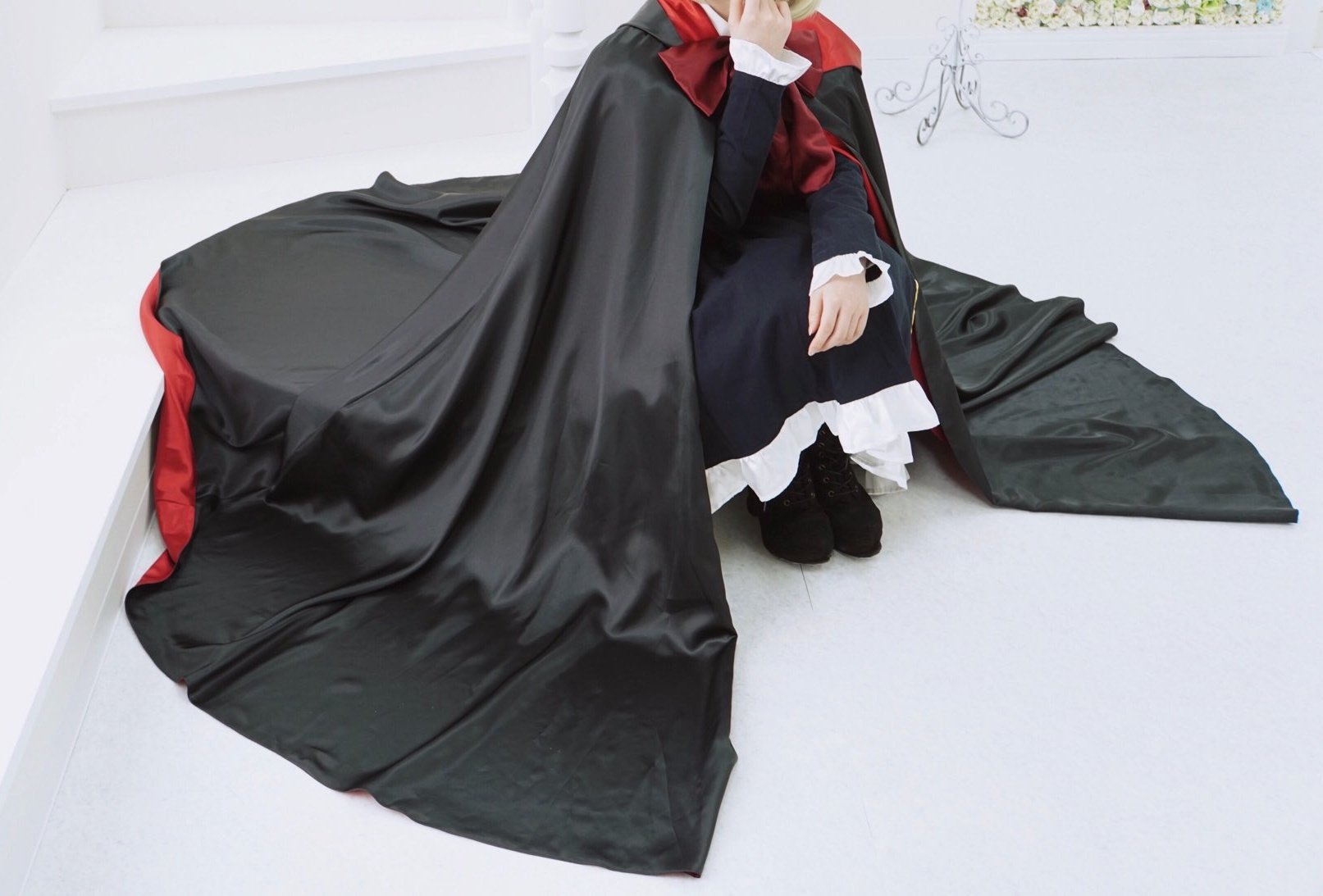フード付きマント　キュプラツイル＆シルックサテン　270度サークル　着丈120㎝ フード付きサテンマント 黒赤 着丈130cm 270度サークル