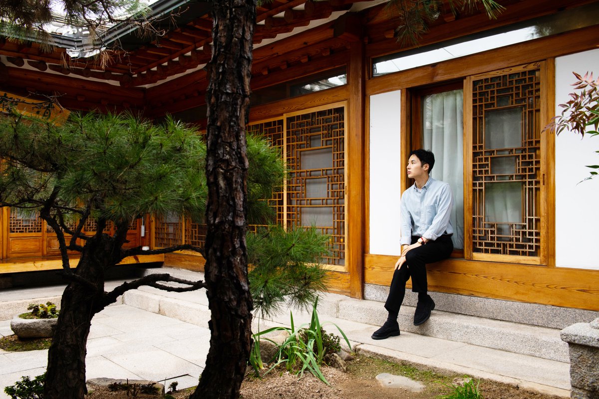 HauserWirth's tweet photo. In #UrsulaMagazine’s Spring 2020 issue, Alexandra Lange visits Seoul to talk with designer Teo Yang, who combines past and present in multisensory experiences to give traditional Korean architecture and ritual a contemporary role. Read the full story here: https://t.co/nxKDGKW4dV https://t.co/o3081JUJGB