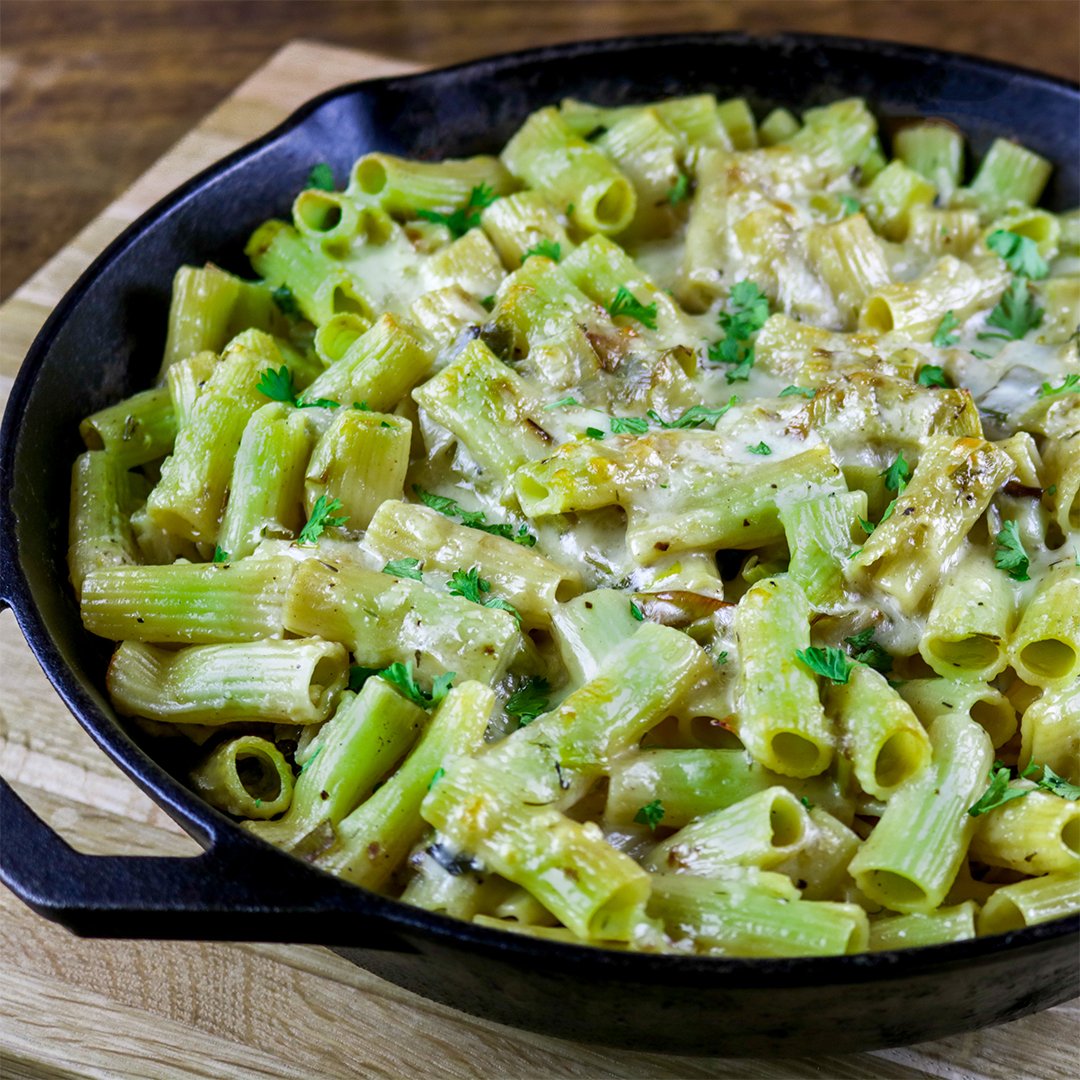 OdysseyBoston's tweet photo. The ultimate Sunday comfort meal is hot, cheesy and most importantly, simple. Here's how to recreate our Spinach Baked Ziti. #HornblowerAtHome #CookingInspo #DinnerInspo #Recipes https://t.co/2tHqRAnV1M