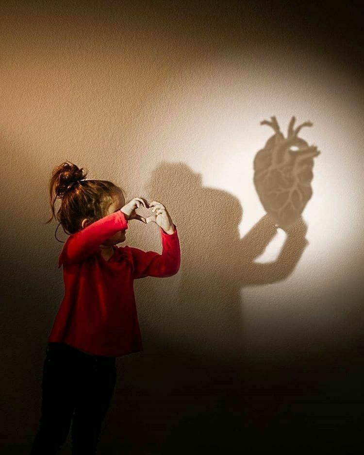 ليتهم يعلمون أنَّ نَقاء القلب ليس غباء إِنَّمَا فِطࢪةَ يُميز الله بها من أَحَبَّ ✿🖤