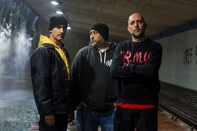 HipHopLifemag's tweet photo. "Antes tenía que apasionarte mucho el #hiphop para seguir insistiendo en hacer tus cosas y mostrarlas, porque la dificultad para hacerlo era bastante más elevada que en los tiempos que corren". Son @jauriaderimas en una entrevista "en pleno efecto" https://t.co/1lw61GjOav https://t.co/gZC7u9o5Rd