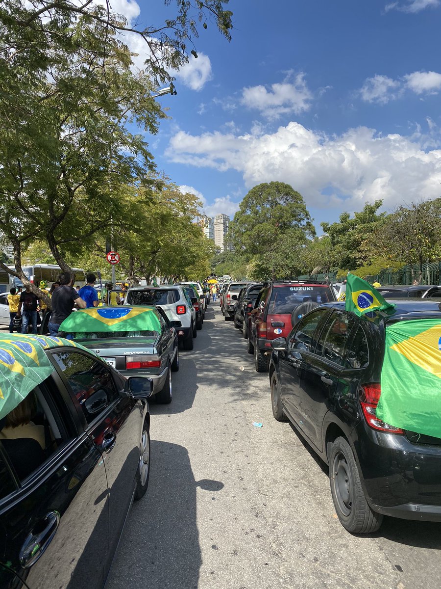 Big traffic jam in Brazil against congress-sponsored widespread corruption! It is a beautiful Sunday!