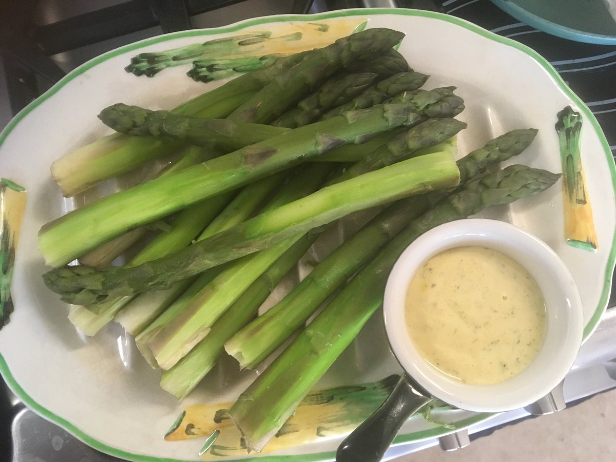 Our first of the year from our local farm... such a treat! #eatlocal #eatseasonal ⁦@shesailsfurther⁩ ⁦@eastcoastavocet⁩ ⁦@alexmitchelleg⁩ ⁦@simonrim⁩