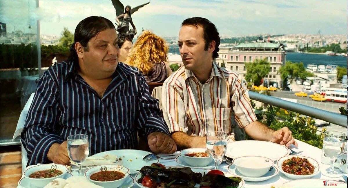 + Üzeyir abi sen dilsiz değilsin. Niye hiç konuşmuyorsun?
- Bir ara çok konuştum. Hiç faydasını görmedim, bıraktım.