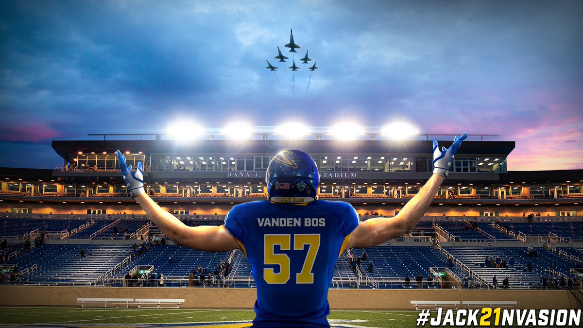 Extremely blessed to receive my first offer from SDSU!! @CoachSmithSDSU @SDSURogers3 <a href="/GoJacksFB/">SDSU Football</a>  #jack21invasion #blessed