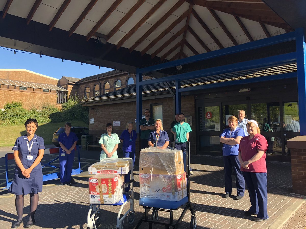 Big thank you to the Elephant Indian restaurant in Euxton for supplying staff at Chorley hospital tonight with a delicious meal. Enjoyed by medical and nursing staff, ODP’s, pathology, portering, catering and domestic services. Thanks for their generosity 👍