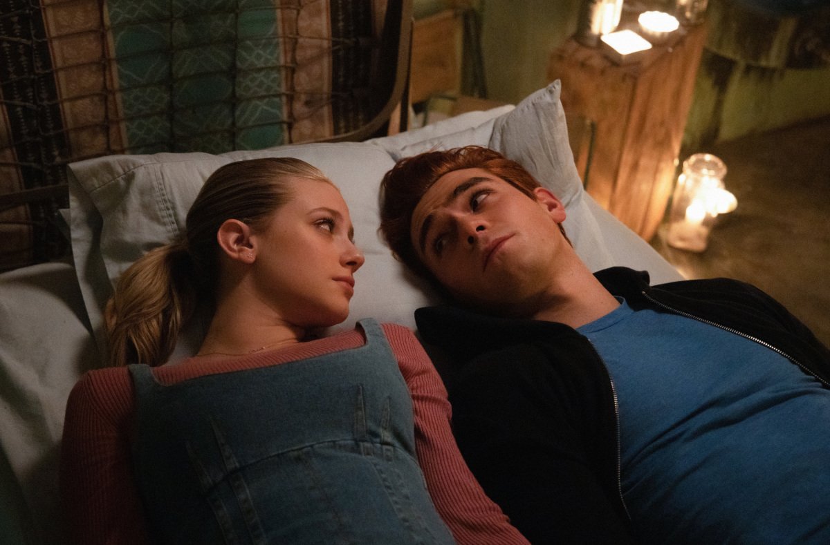 Kj Apa Italia New Promotional Stills Of Kj Apa As Archie Andrews On Riverdale S4 Chapter Seventy Five Lynchian Nuove Foto Promozionali Di Kj Apa Nel Ruolo Di Archie