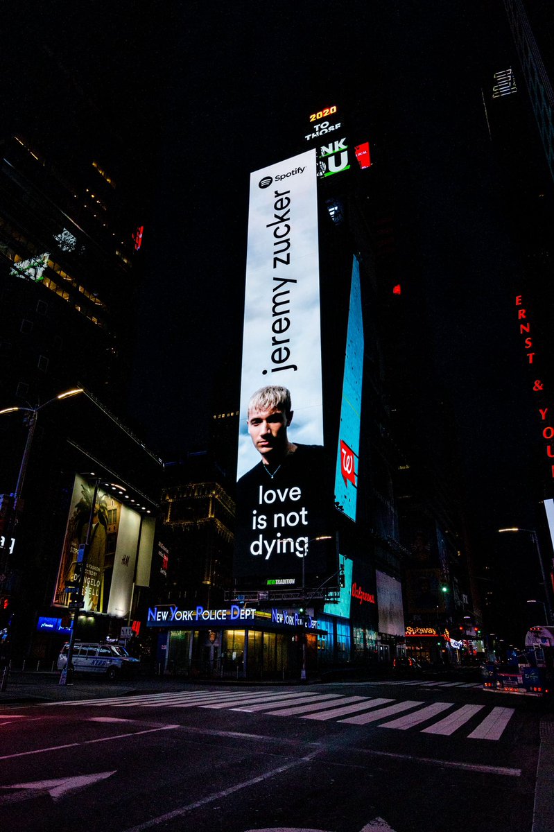 JZuckerBR's tweet photo. Proud of u! @jeremyzucker na Times Square! https://t.co/kSCBehybCI