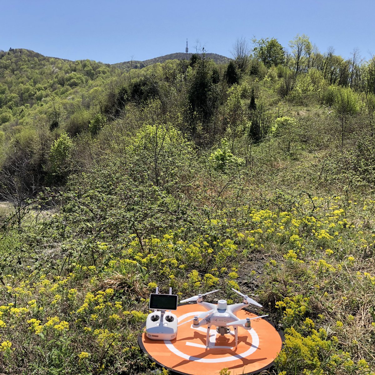 drontim's tweet photo. quarantine at the top of the hill. flying at the time of COVID-19. https://t.co/D72bEN7VuZ
