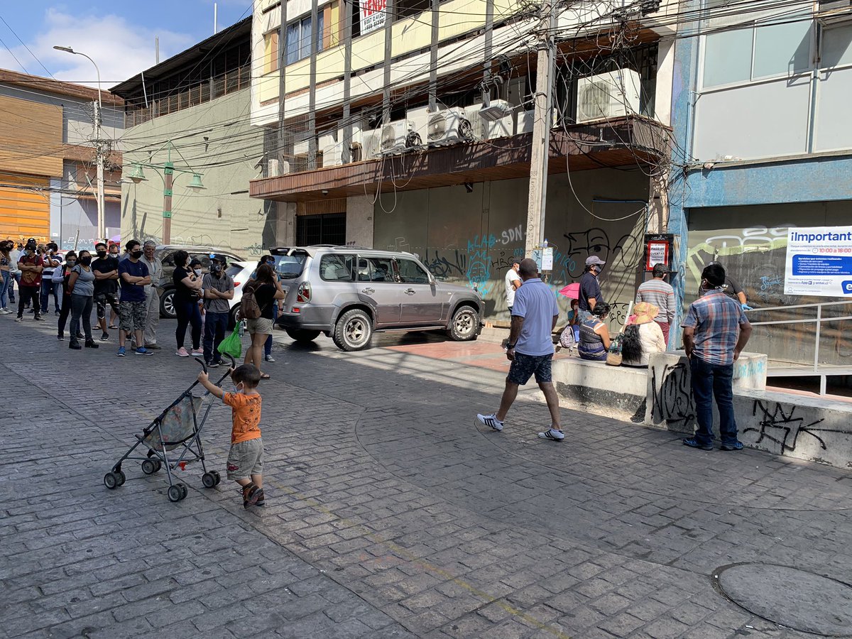 Mas de una hora esperando atención en <a href="/entel/">Entel Chile</a> #iquique  sucursal cerrada solo responde un guardia externo y no sale nadie de <a href="/entel/">Entel Chile</a> a dar una explicación, es una falta de respeto! Me cambiré inmediatamente a <a href="/womchile/">womchile</a>