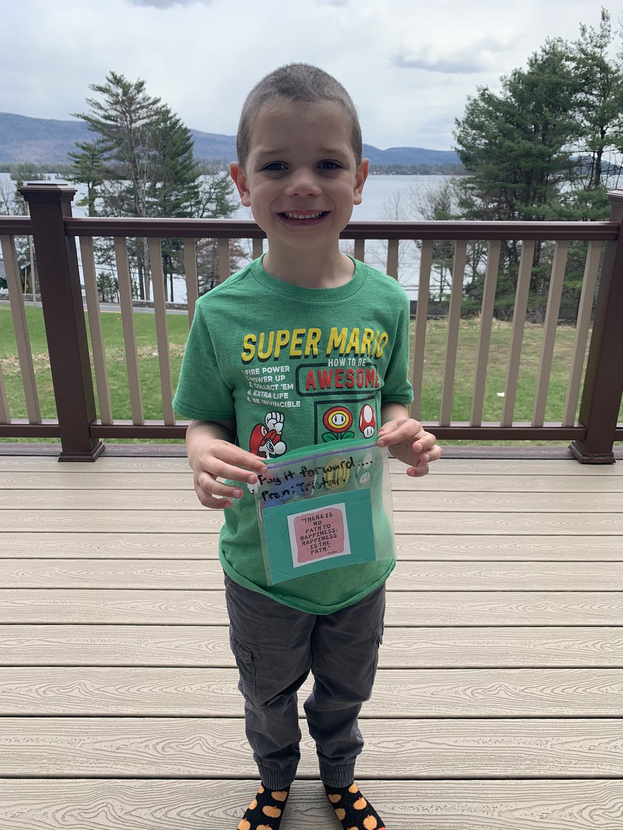 jjsutton25's tweet photo. Jack was so excited to get his special Pay it Forward message from Tristan! #MandalayMessagesofHope @MissJoyce_MES @MandalayEl @ElementaryGuid https://t.co/vimlHQNv5x