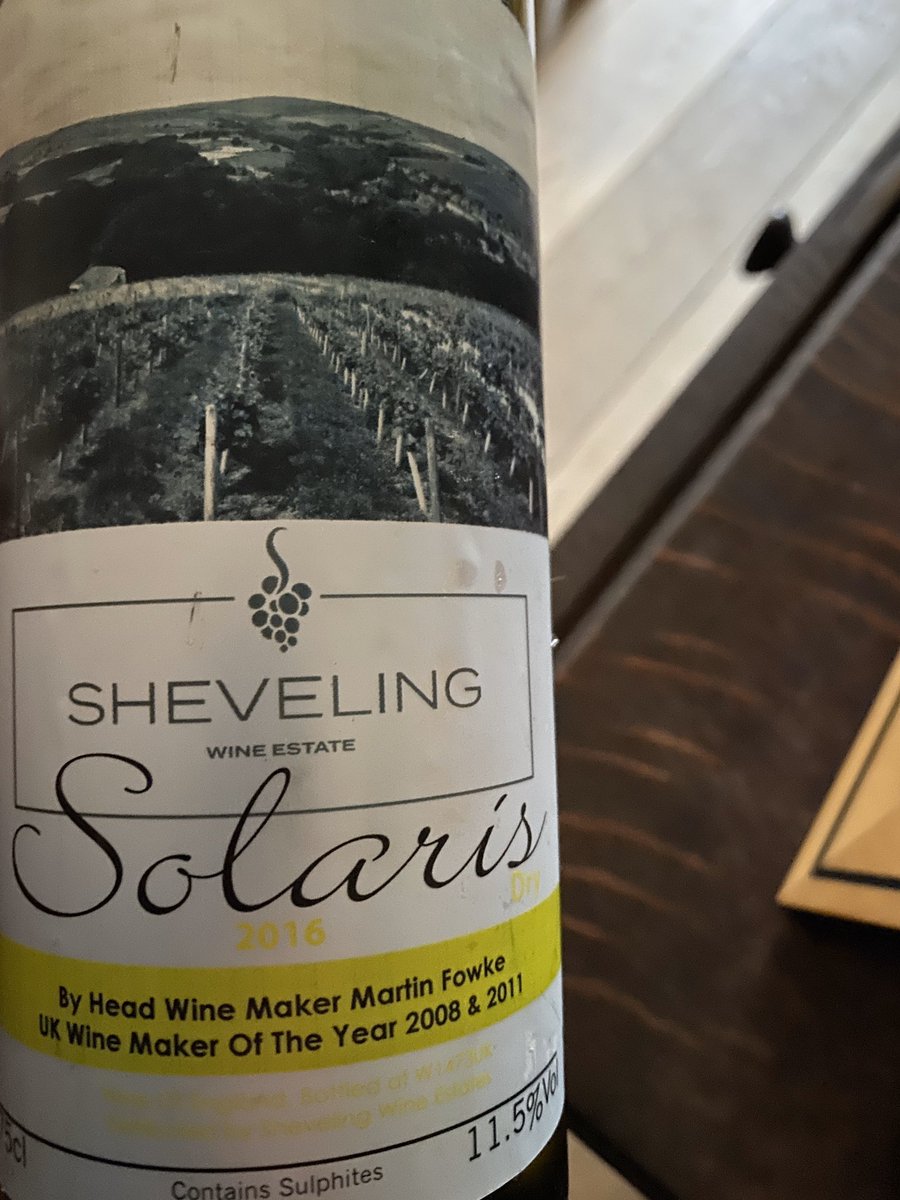 thatwineblokeuk's tweet photo. Been keeping this to promote amongst friends but can hold back no longer in isolation. Lovely fresh fruity wine, honey suckle sweetness and deliciously drinkable #englishwinenight #sheveling #solaris @Holmfirthwines https://t.co/Tyxaiagxb1