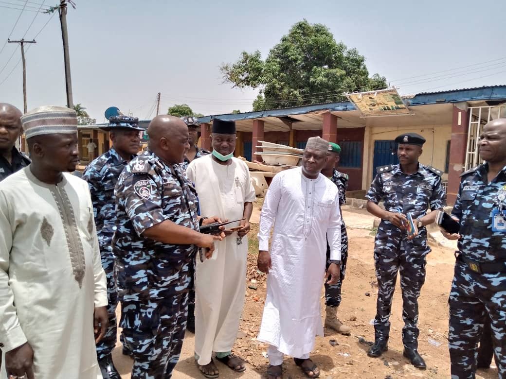 LgKaduna's tweet photo. The Executive Chairman Kaduna North Local Government, Hon. Saleh Shuaibu alongside Commissioner of police and Commissioner Internal Security and Home Affairs, Mr Samuel Aruwan in a routine checks within Kaduna metropolis enforcing the restriction of movement order. #COVID19 https://t.co/dj5hHdq6RN