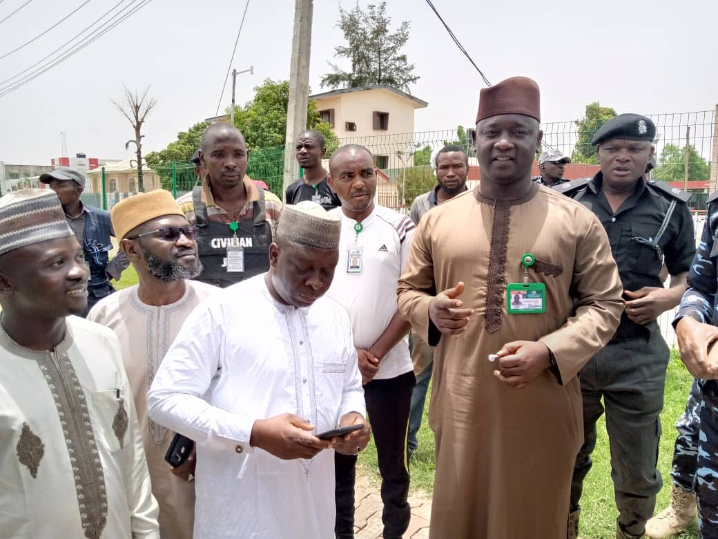 LgKaduna's tweet photo. The Executive Chairman Kaduna North Local Government, Hon. Saleh Shuaibu alongside Commissioner of police and Commissioner Internal Security and Home Affairs, Mr Samuel Aruwan in a routine checks within Kaduna metropolis enforcing the restriction of movement order. #COVID19 https://t.co/dj5hHdq6RN