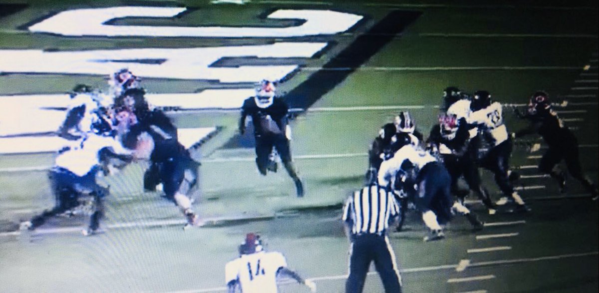 chastain_kelly's tweet photo. Missing my guys! DEMON BEEF! #OLfam #DottedLine #RedSea @CoachEdwards10 @robinsfootball1 https://t.co/YIxbxfDbX7